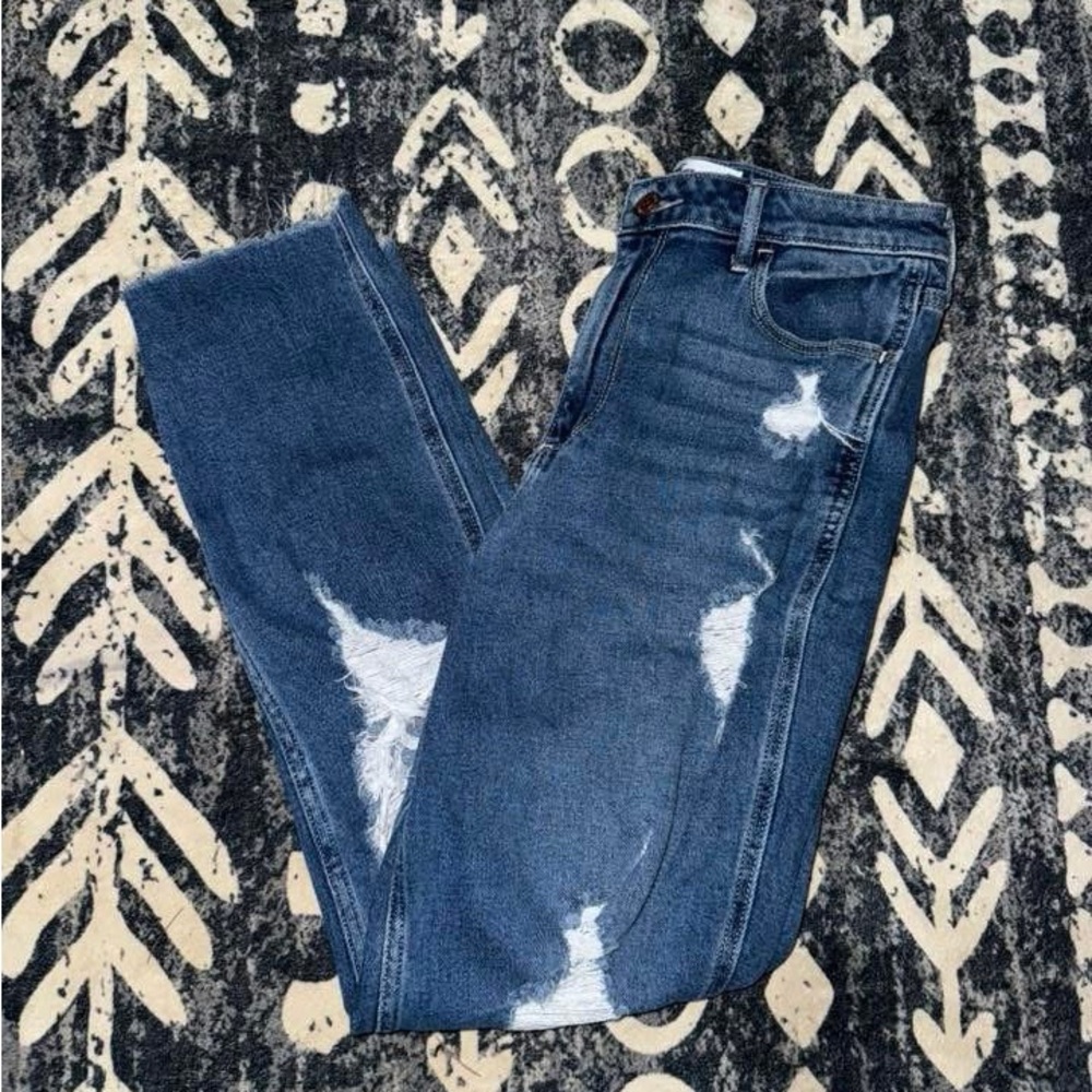 Hollister Distressed Curvy High Rise Mom Jeans